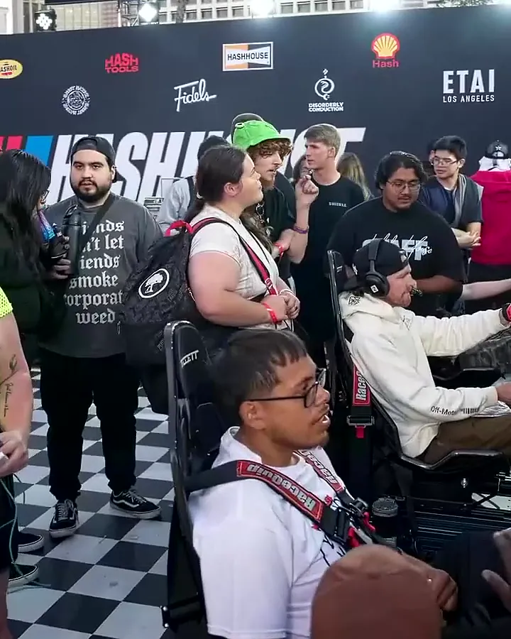 Spectators gathered behind the simulators at PuffCon